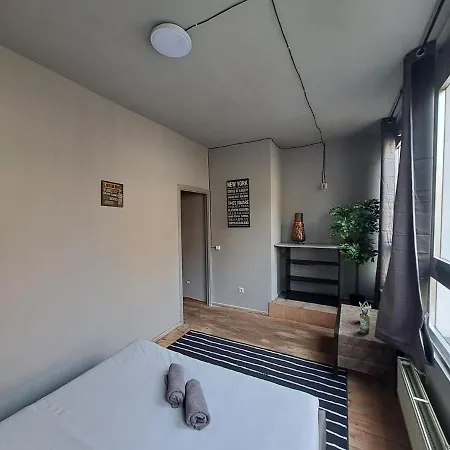 The Green Retromodern Duplex Amberes